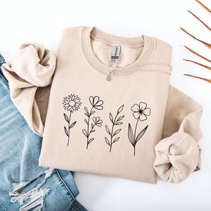 Wildflowers Sweatshirt, Flower Crewneck Sweatshirt, Floral Sweatshirt For Women, Flower Lover Sweatshirt, Flowers Hoodie, Flower Sweatshirt