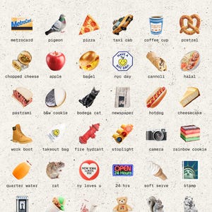 Peut inclure: Un collage d'ic&ocirc;nes de New York, dont un taxi, une part de pizza, une tasse de caf&eacute;, un bretzel, une pomme, un bagel, un hot-dog et un cheesecake. D'autres &eacute;l&eacute;ments incluent une carte de m&eacute;tro, un pigeon et une borne d'incendie.