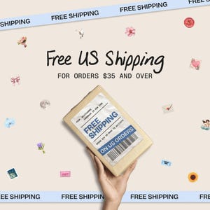 Peut inclure: Un colis beige avec une &eacute;tiquette "Livraison gratuite" est tenu par une main. Le texte "Livraison gratuite aux &Eacute;tats-Unis" est affich&eacute; au-dessus du colis, avec la phrase "Pour les commandes de 32 &euro; et plus" en dessous. Le fond est beige clair avec des &eacute;l&eacute;ments d&eacute;coratifs.
