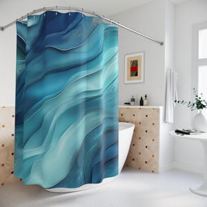 Tenda da doccia con onde oceaniche: decorazione da bagno in poliestere con effetto marmo blu costiero