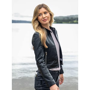 Handmade Lambskin Leather Biker Jacket: Women&#39;s Cropped Slim Fit