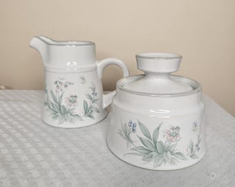 Noritake Stoneware 8359 Willkommen Frühling Milchkännchen & Zucker Set