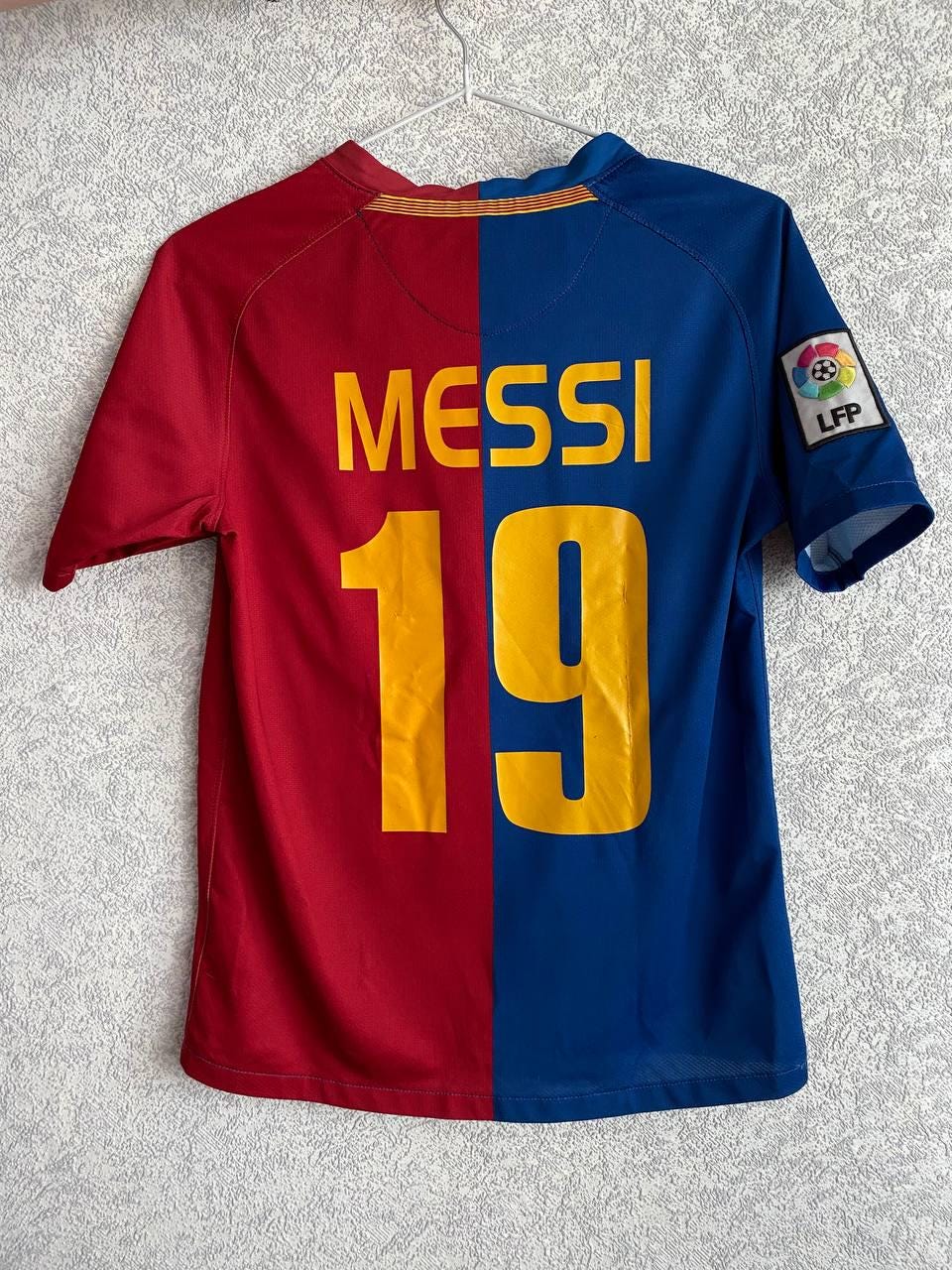Vintage 2006-07 FC Barcelona Messi #19 Kids Jersey – Size M