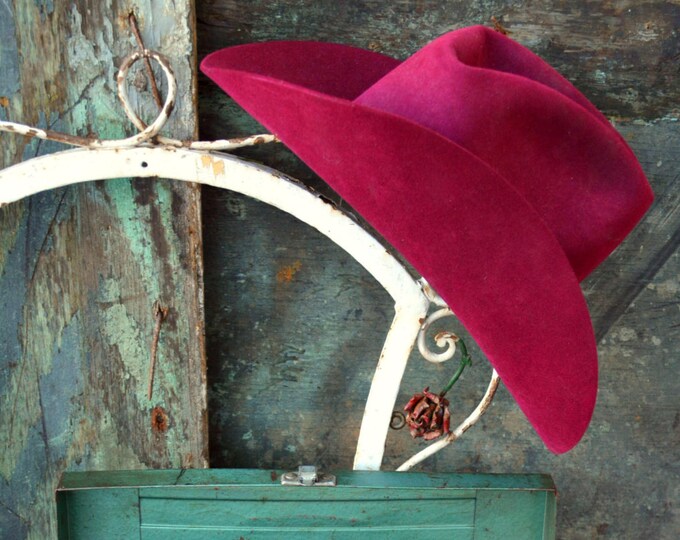 Vintage Magenta BAILEY’S Womens Cowboy Hat Size 6 & 3/4 EXCELLENT