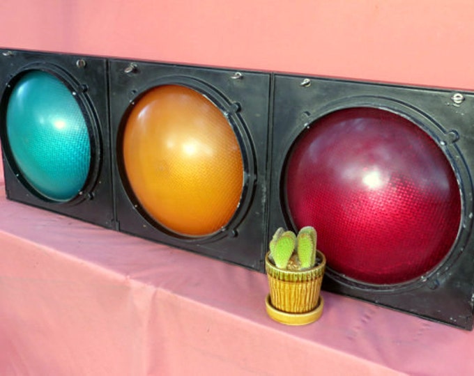 Vintage Metal Stoplight WORKING Electric 3 Light 42 Street Traffic