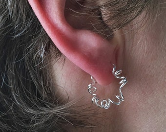 Pendientes de aro en espiral de plata de ley, delicadas espirales irregulares.