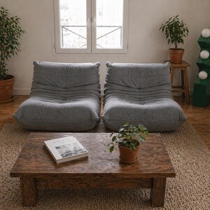 Conjunto de 2 sillones de suelo de perfil bajo para salón, sofá moderno minimalista con cojines suaves, muebles de salón tipo dúo.