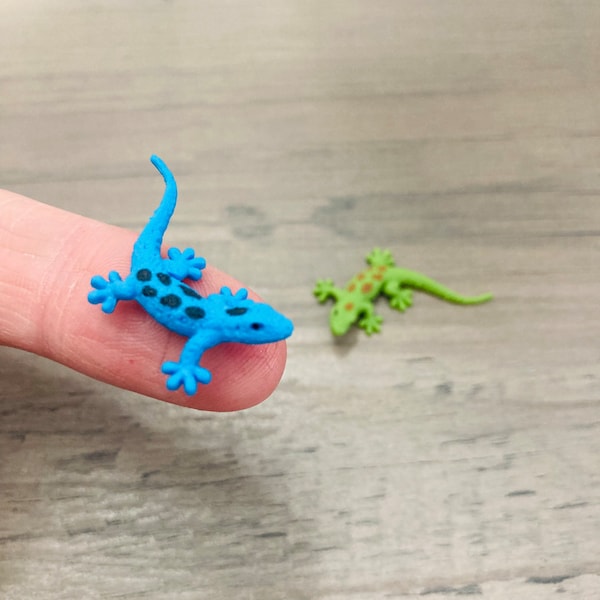 Micro Miniature Lizards “Choose a Color” Green or Blue Amphibian Reptile Insect Diorama Terrarium Crafting Micro Mini