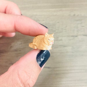 Miniature Dollhouse Sleeping Cat / Micro Mini Kitty Cat Doll House Kitten Animal Crafting Diorama