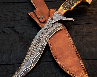 Faca Bowie de caça artesanal com lâmina de cobre damasco, cabo de chifre de veado, presente para colecionadores, bainha de couro.