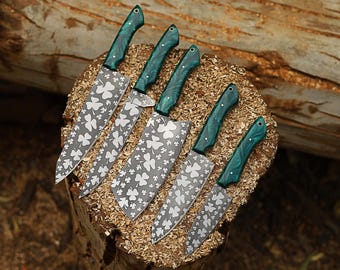 Handmade Damascus Steel Kitchen Knife Set: Carbon Steel Chef Knives with Resin Handles
