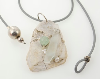 Natural Oyster Shell Necklace with Sea Glass and Agate Bead Pendant for Women