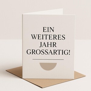 Tarjeta de cumpleaños con diseño minimalista moderno.