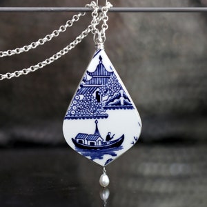 Blue Willow Pendant Necklace Jewelry Vintage Porcelain