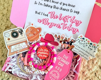 Caja de regalo sorpresa Swiftie / Set de regalo personalizado con temática de Taylor Swift / Idea de regalo personalizada para cumpleaños, dama de honor y el Día de la Madre