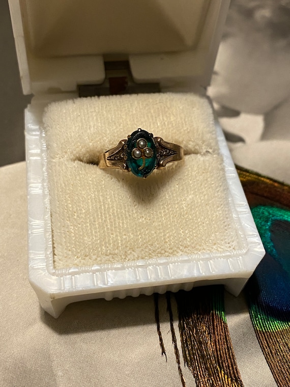 Very Old 10k Ring with Clover