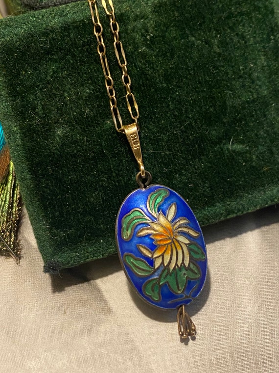 Beautiful Vintage cloisonné pendant and chain