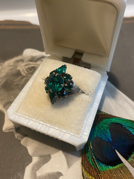 Beautiful emerald green rhinestone sterling ring