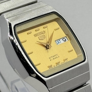 Vintage Seiko 5 Automatic Men&#39;s Watch: Golden Dial, 35mm Case