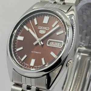 Men&#39;s Vintage Seiko 5 Automatic | 7009 Movement | 17 Jewels | Brown Dial | Day-Date | Stainless Steel Bracelet