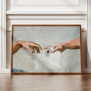 Divertente stampa su tela "La Creazione di Adamo" - Moderna parodia di arte murale con carta igienica - Opera d'arte umoristica con o senza cornice per l'arredo del bagno
