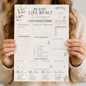 Peut inclure: Un planificateur de réinitialisation de vie de 30 jours imprimé sur une feuille blanche avec des accents beiges et des illustrations botaniques. La mise en page comprend des sections pour les objectifs quotidiens, les habitudes et le suivi bien-être.