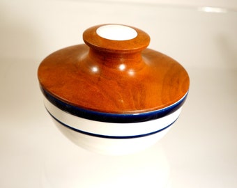 Pottery bowl with wooden lid. Covered bowl.