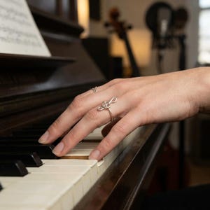 Treble Clef Ring Sterling Silver - Music Lover Gift