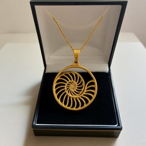 Gold Nautilus Spiral Necklace – 18K Vermeil Sacred Geometry Jewelry, Elegant Symbol of Growth & Harmony, Gift for Her