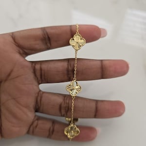 18k Italian Van Cleef Style Gold Hand Bracelet