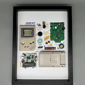 Nintendo Gameboy met frame – Stijlvolle decoratie voor technologieliefhebbers in 3D-frame, Nintendo-fotolijst, demonteerbaar, gedemonteerde Gameboy