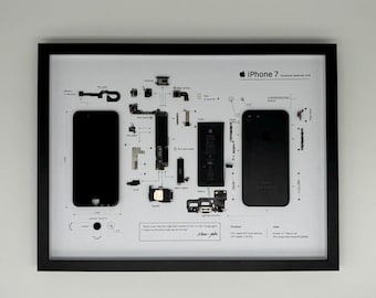 Framed iPhone 7 – Stylish decoration for tech lovers in a 3D frame, mobile phone picture frame, teardown, disassembled iPhone