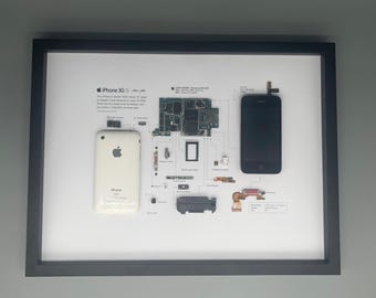 Framed iPhone 3GS – Stylish decoration for tech lovers in a 3D frame, mobile phone picture frame, teardown, disassembled iPhone