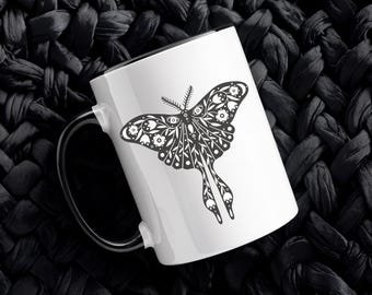 Polilla Mística / Taza de Cerámica / Taza de Polilla Lunar Gótica en Blanco y Negro / Taza de Café Oculta / Regalo Estético de Brujería