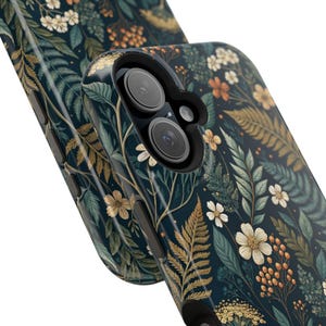 Darkcore Cottage Wildblumen Handyhülle | Vintage botanische iPhone Hülle | Stimmungsvolle Blumen Handyhülle | Naturästhetische Handyhülle Bild 15