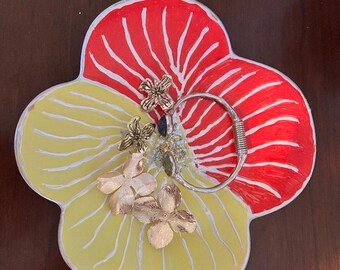 ハイビスカス　プレート Yellow Hibiscus Ceramic Plate – Handmade Floral Charm, Valentine's