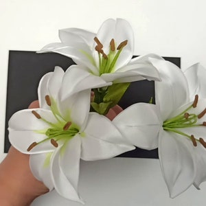 En videofil med handledning: Liljor i band, enkelt sätt och vackert naturligt resultat