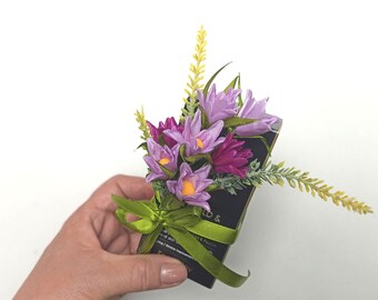 One video file of tutorial : Spring ribbon flowers, easy way and  beautiful natural result