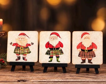 Decoración navideña escocesa de Papá Noel, Papá Noel con kilt, Colección navideña de Papá Noel caprichosa, Bandeja navideña escalonada de las Tierras Altas