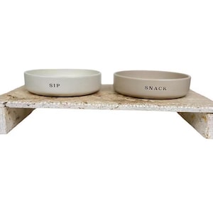 Elevated pet feeder stand image 3