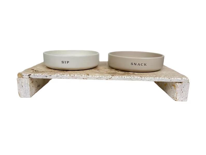 Elevated pet feeder stand image 3