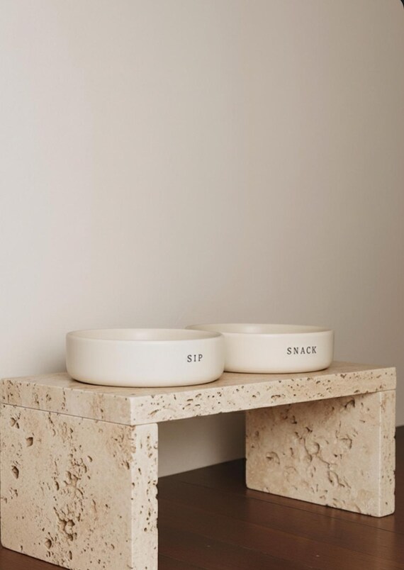 Elevated pet feeder stand