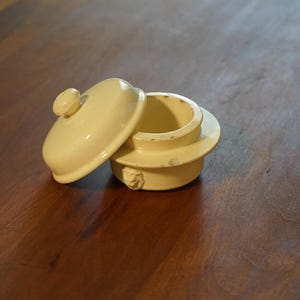 Terrina Petite Simplex France con decorazioni a teste di leone