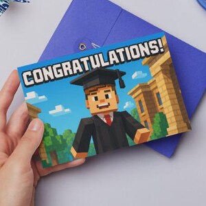 Carte de remise des diplômes Minecraft - Carte de félicitations imprimable pour garçons et filles joueurs - Pixel Art en téléchargement numérique - Cadeau de remise des diplômes amusant