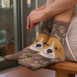 Beagle Crew Socks: Dog Paw Print, Cushioned Comfort