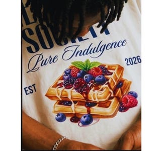 Camiseta estampada de The Waffle Society / Camiseta de estilo vintage de cafetería con estampado de gofres imagen 4