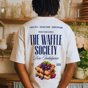 Camiseta estampada de The Waffle Society / Camiseta de estilo vintage de cafetería con estampado de gofres imagen 1
