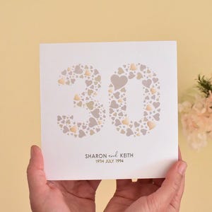 Carte personnalisée 30e anniversaire de coeurs d'amour nacré