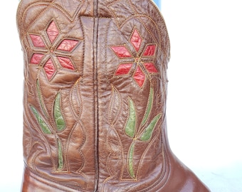 Beautiful vintage Justin circa 1950s flower cutout leather cowboy boots 9.5 D with cloth pulls...