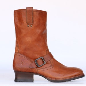 FRYE Women&#39;s Cognac brown leather Motorcycle/Engineer Boot 9 B